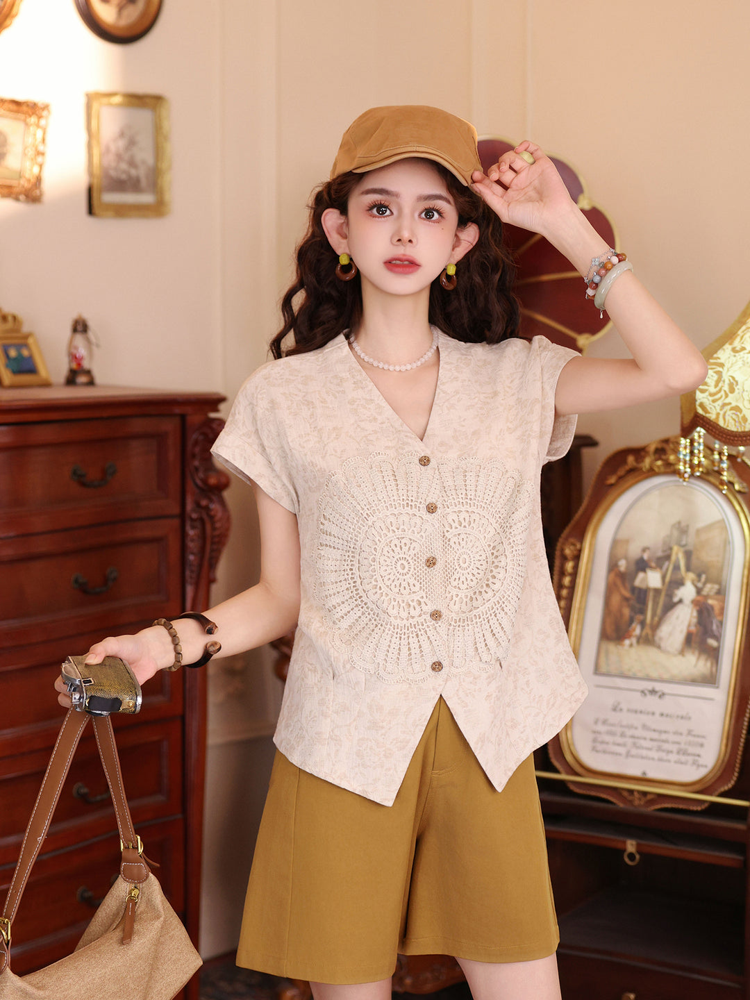 【Letters of Olden Days】Vintage Floral-Print Patchwork Hollow-Out Crochet V-Neck Loose-Fit Short-Sleeve Top J26Q06790