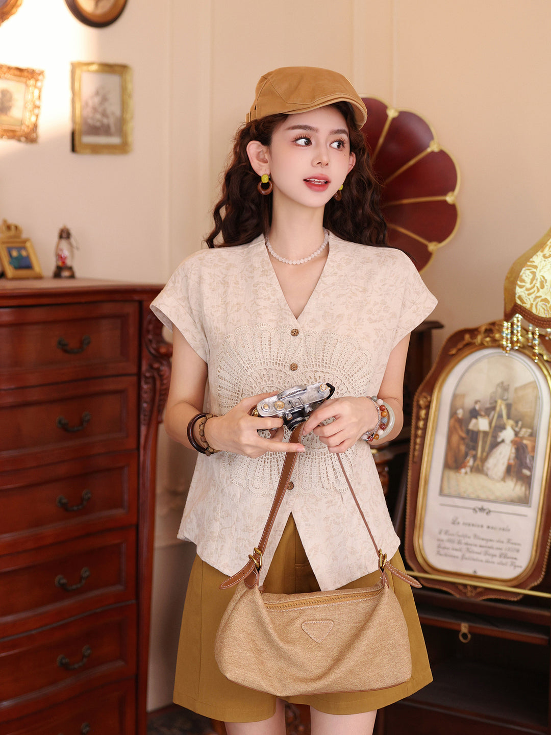【Letters of Olden Days】Vintage Floral-Print Patchwork Hollow-Out Crochet V-Neck Loose-Fit Short-Sleeve Top J26Q06790