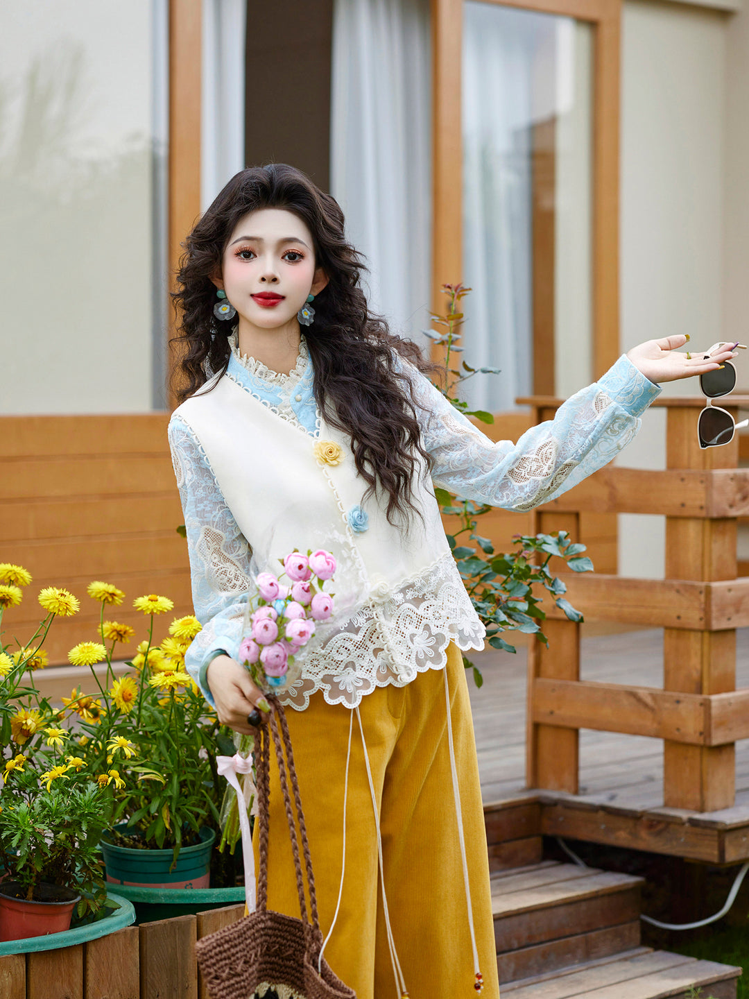 【Osmanthus Rice Cake】Vintage Hong Kong Style Lace Spliced Vest Spring Sleeveless Waistcoat KK0726694
