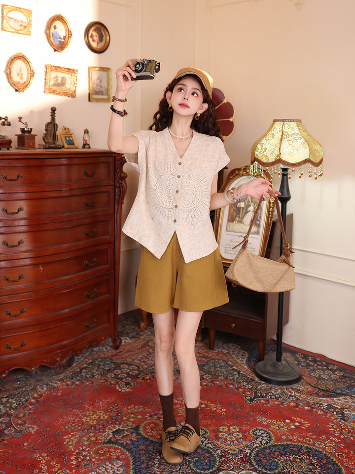【Letters of Olden Days】Vintage Floral-Print Patchwork Hollow-Out Crochet V-Neck Loose-Fit Short-Sleeve Top J26Q06790